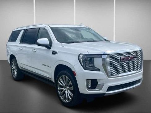 Used 2022 GMC Yukon XL Denali w/ Denali Premium Package AWD/4WD image 2