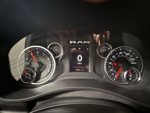 Used 2024 RAM 2500 Big Horn w/ Bed Utility Group image 27