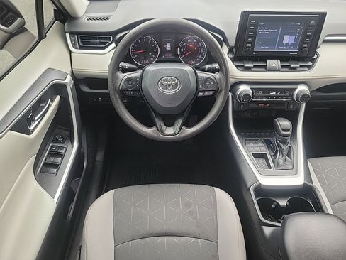 Used 2021 Toyota RAV4 XLE w/ Convenience Package FWD image 15