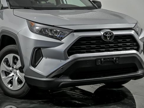 Used 2022 Toyota RAV4 LE AWD/4WD image 2
