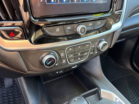 Used 2020 Chevrolet Traverse LT w/ LT Premium Package FWD image 24
