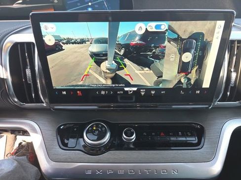 Certified 2025 Ford Expedition Platinum w/ Driver's Package image 34