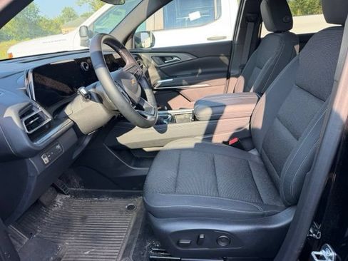 Used 2024 Chevrolet Traverse LT w/ LPO, Floor Liner Package FWD image 3