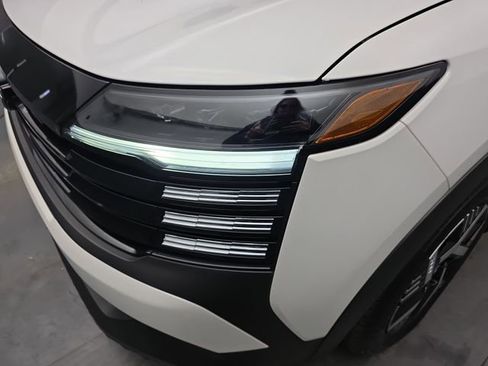 Used 2025 Nissan Kicks SV image 14