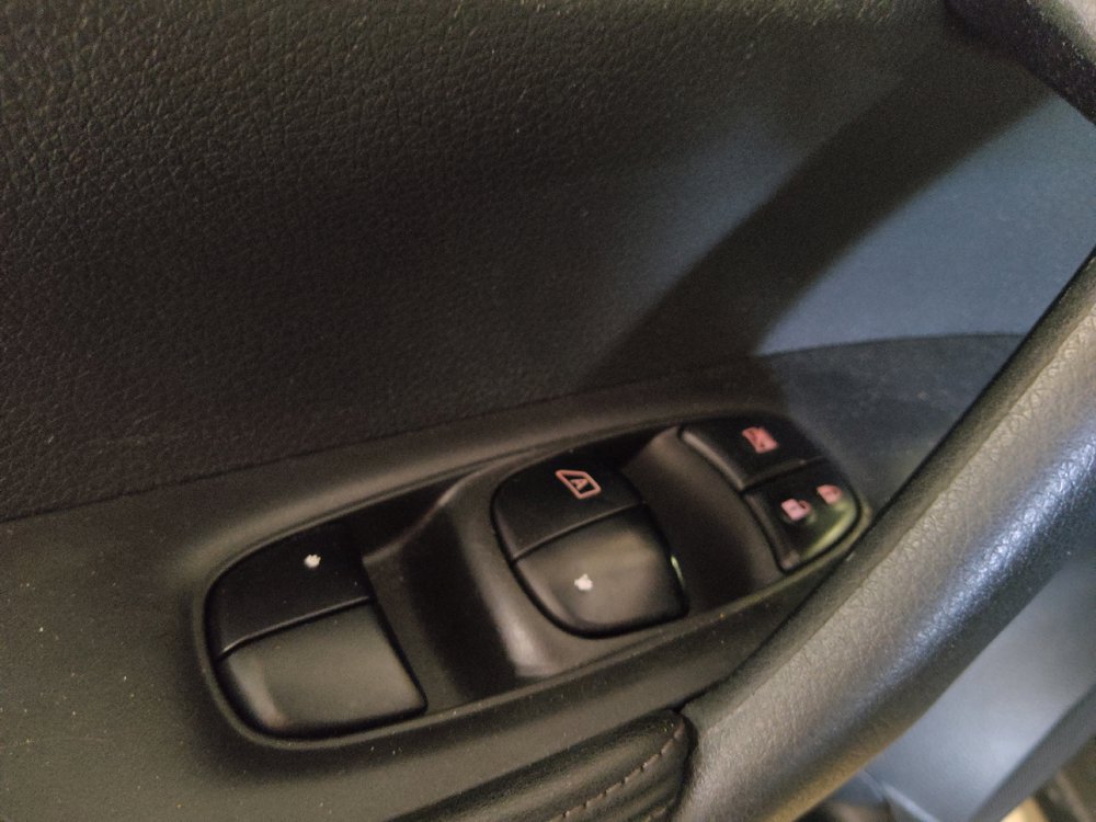 Used 2018 Nissan Rogue SV FWD image 27