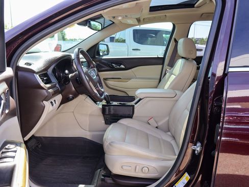 Used 2018 GMC Acadia Denali w/ Technology Package AWD/4WD image 9