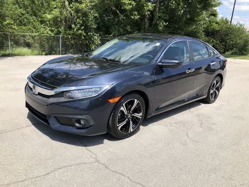 Used 2017 Honda Civic Touring image 2
