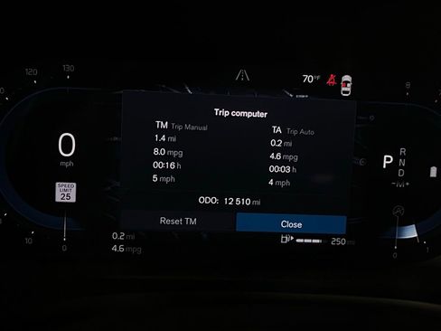 Used 2025 Volvo V60 B5 Cross Country Plus image 17