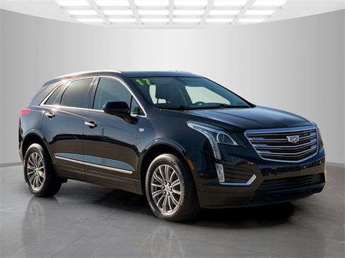 Used 2017 Cadillac XT5 Luxury image 2