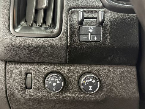 Used 2020 Chevrolet Colorado LT w/ Redline Special Edition AWD/4WD image 18