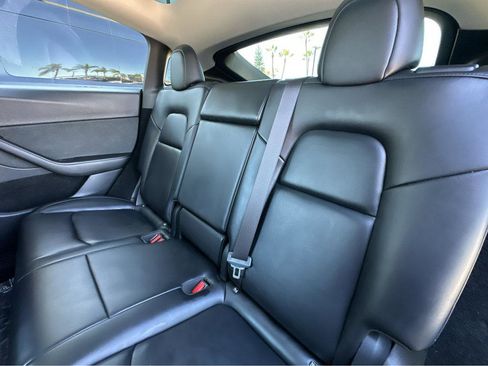 Used 2023 Tesla Model Y Performance image 9