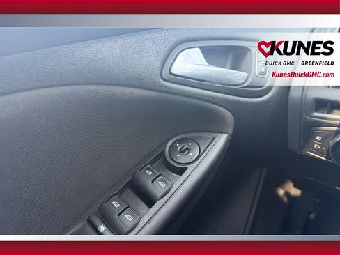 Used 2016 Ford Focus SE w/ Equipment Group 201A FWD image 15