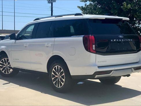 Used 2025 Ford Expedition Platinum AWD/4WD image 12