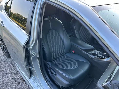 Used 2021 Toyota Camry SE FWD image 16