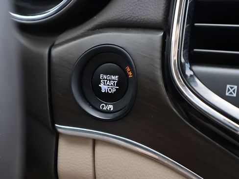 Used 2020 Jeep Grand Cherokee Overland image 25