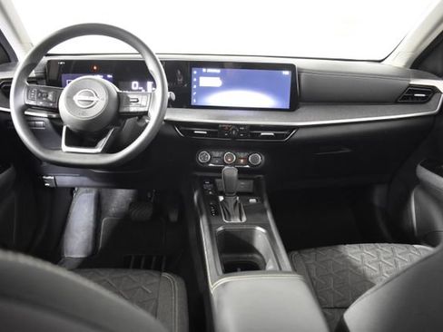 Certified 2025 Nissan Kicks SV w/ SV Premium Package AWD/4WD image 23