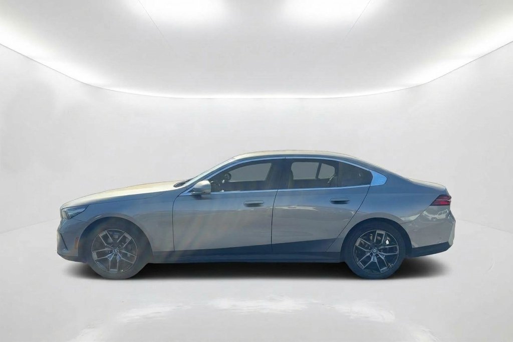 Used 2026 BMW 530i RWD image 9