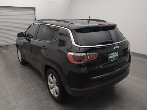 Used 2018 Jeep Compass Latitude FWD image 5