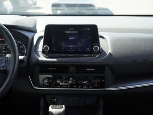 Used 2024 Nissan Rogue SV w/ SV Premium Package image 19