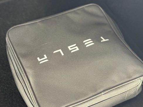 Used 2023 Tesla Model Y Long Range image 31