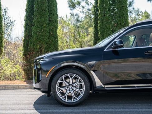 Used 2023 BMW X7 xDrive40i w/ Parking Assistance Package image 10