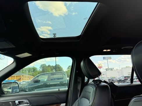 Used 2018 Ford Explorer Platinum AWD/4WD image 13