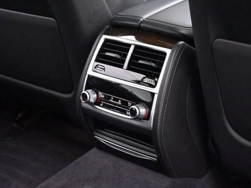 Used 2020 BMW 750i xDrive w/ M Sport Package AWD/4WD image 19