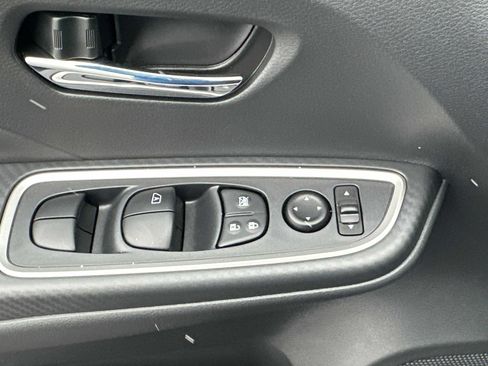 New 2025 Nissan Versa SR w/ Trunk Package image 21