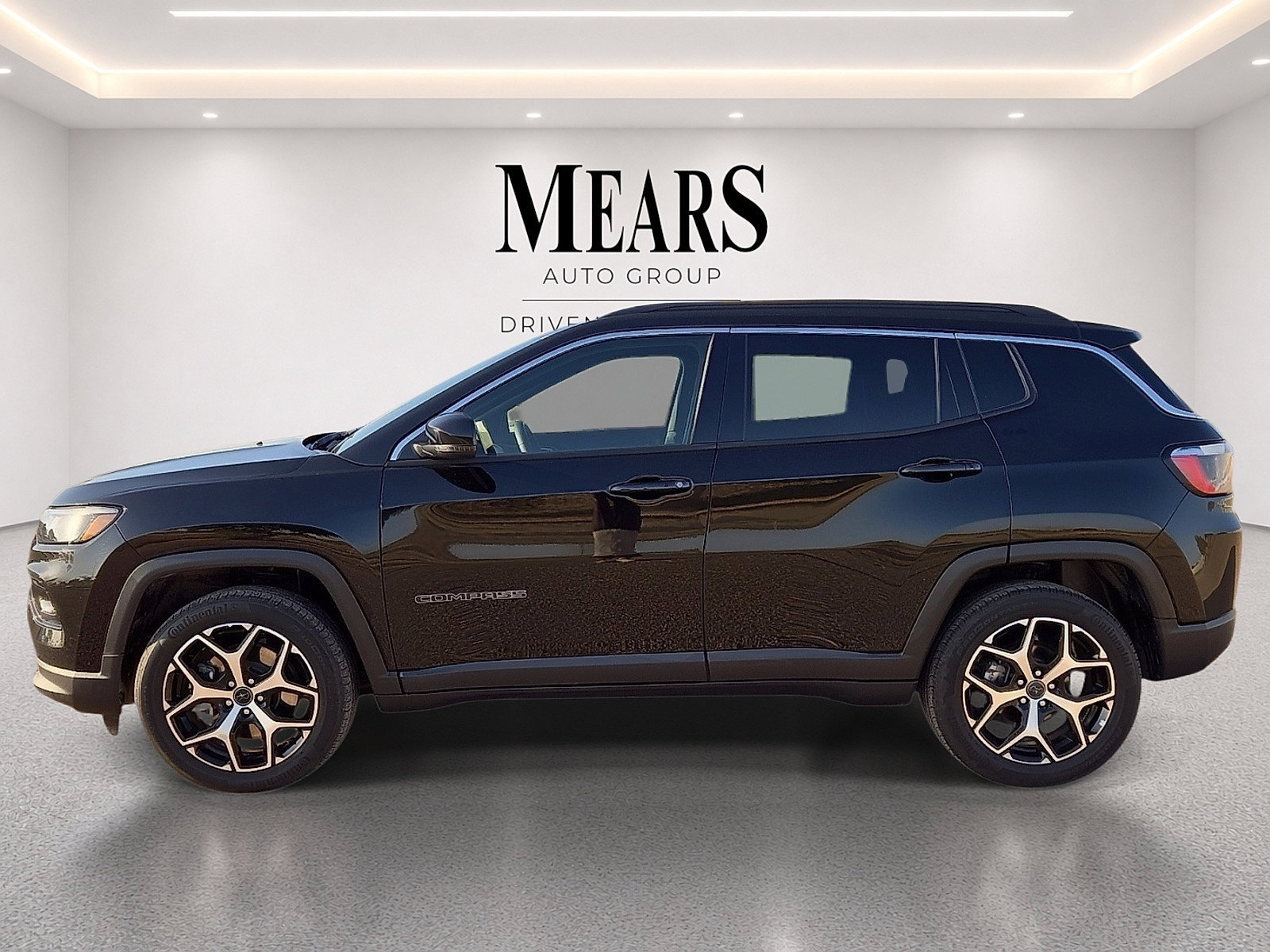 Used 2025 Jeep Compass Limited AWD/4WD image 2