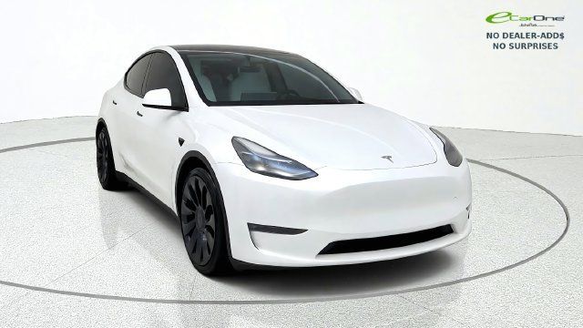 Used 2025 Tesla Model Y Performance AWD/4WD image 1
