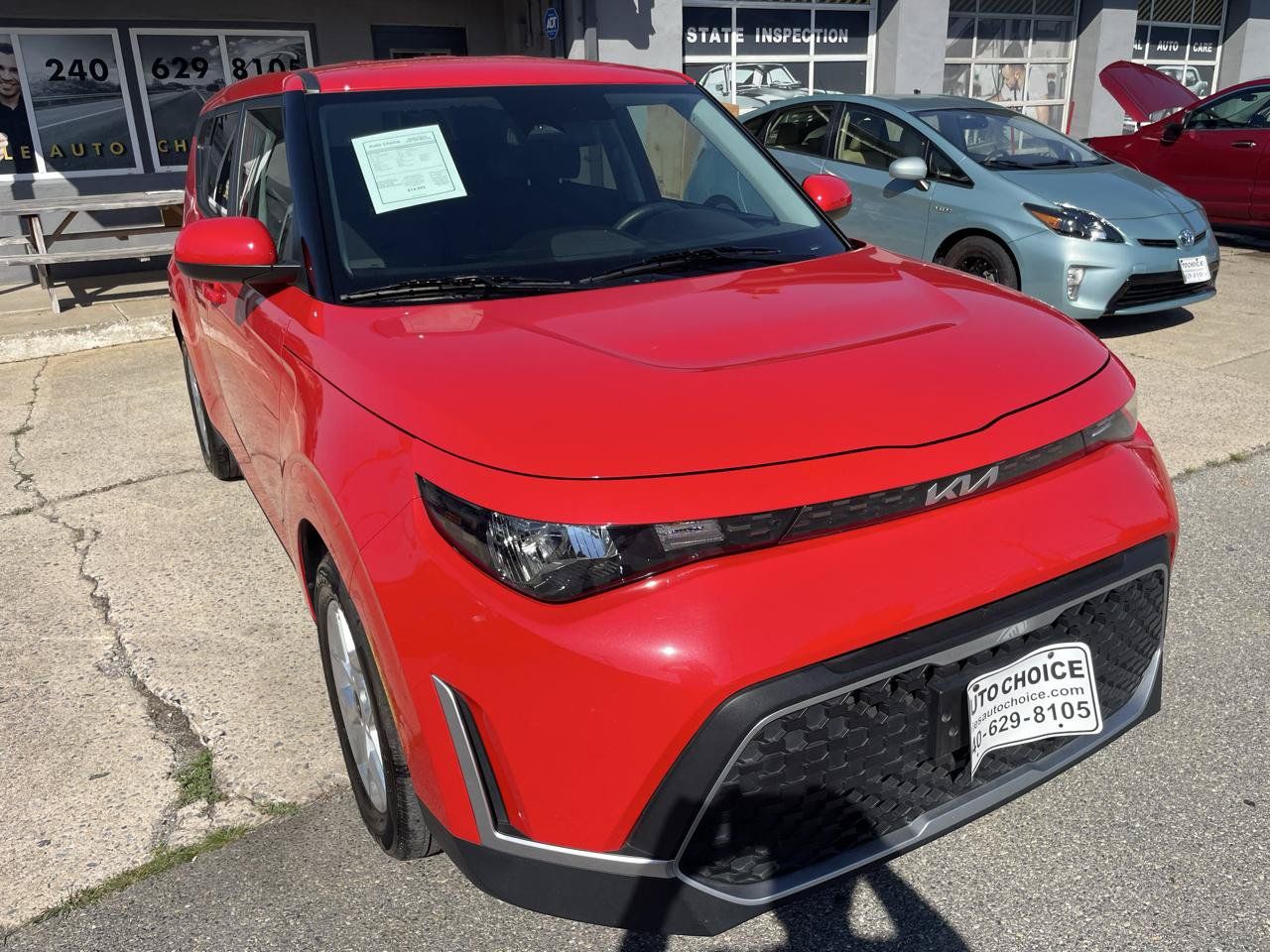 Used 2025 Kia Soul LX w/ LX Technology Package FWD image 30