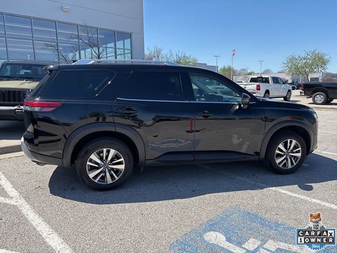 Used 2025 Nissan Pathfinder SL FWD image 30
