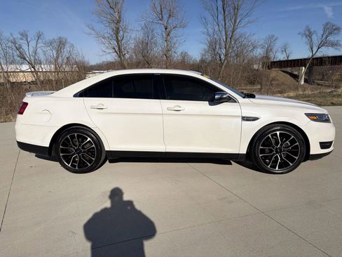 Used 2017 Ford Taurus Limited image 4