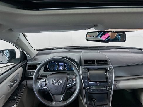 Used 2017 Toyota Camry XLE image 22