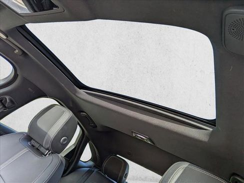 Certified 2024 Jaguar XF R-Dynamic SE image 13