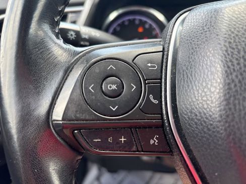 Used 2019 Toyota Camry SE FWD image 8