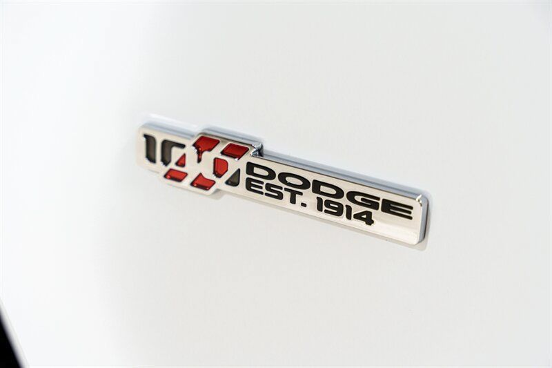 Used 2014 Dodge Challenger SXT RWD image 8