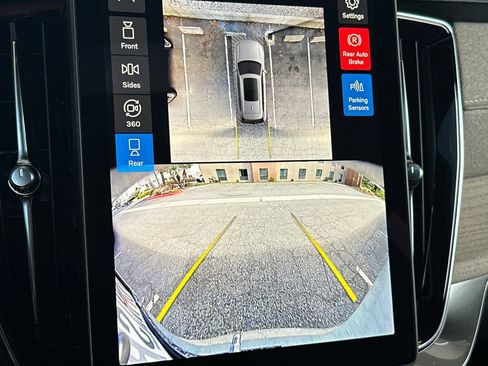 New 2026 Volvo XC90 B6 Plus image 18