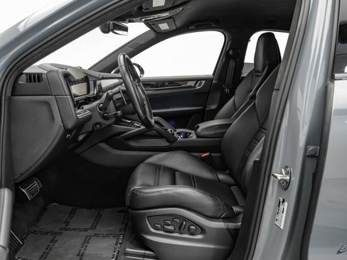Used 2024 Porsche Cayenne Turbo GT AWD/4WD image 35