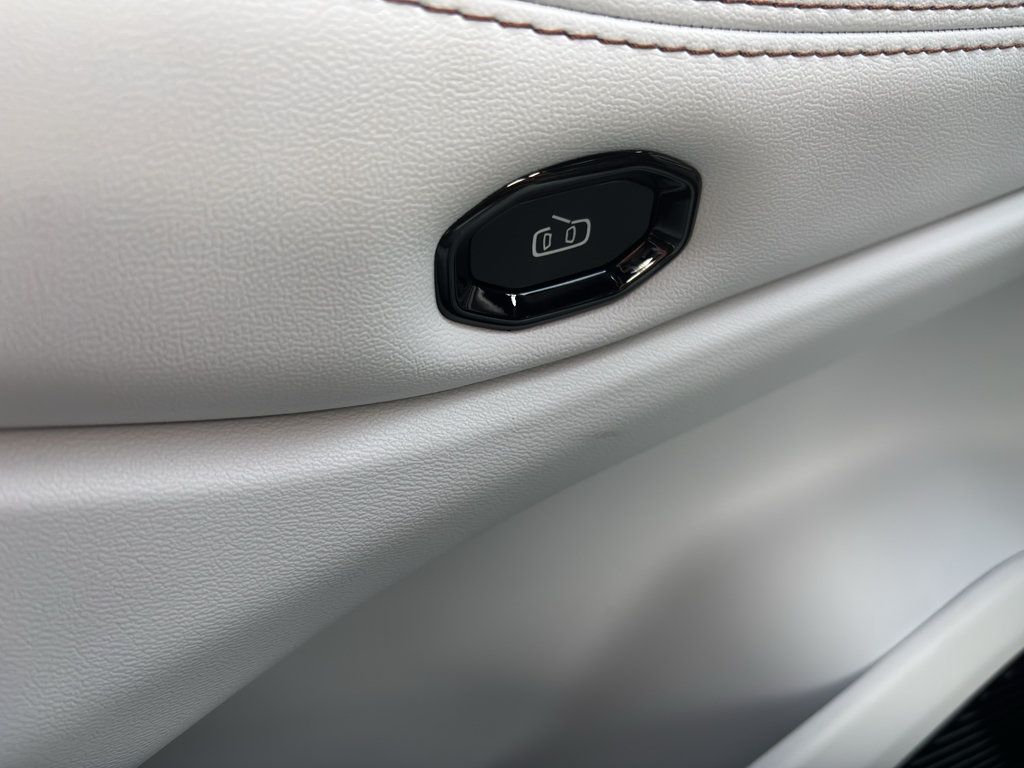 New 2026 Jeep Cherokee Limited AWD/4WD image 25