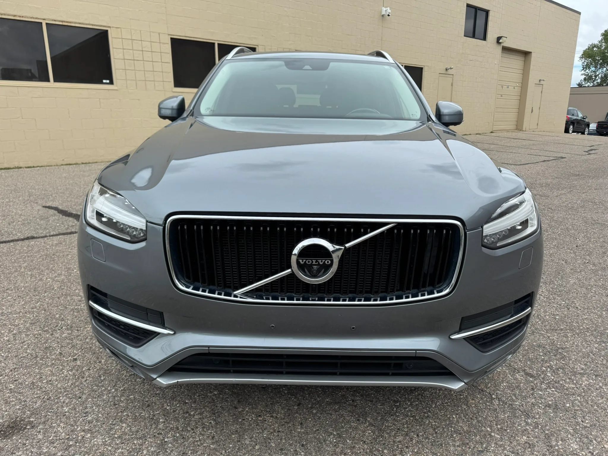 Used 2016 Volvo XC90 T6 Momentum w/ Momentum Plus Package AWD/4WD image 2