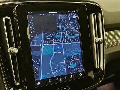 Used 2022 Volvo XC40 P8 Recharge Plus image 22