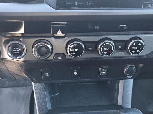 Used 2017 Toyota Tacoma TRD Sport image 12