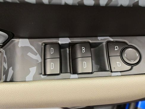 Used 2023 Chevrolet Colorado ZR2 AWD/4WD image 7