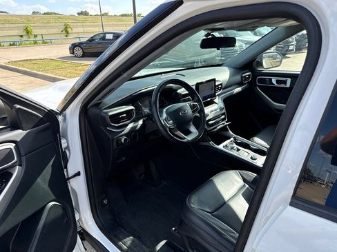 Used 2023 Ford Explorer XLT w/ Equipment Group 202A AWD/4WD image 20