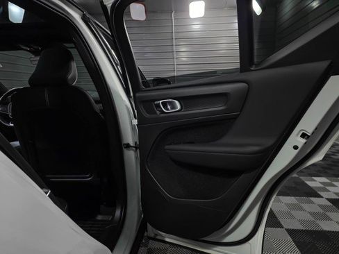 Used 2021 Volvo XC40 P8 Recharge w/ Advanced Package image 37