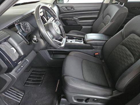 Used 2024 Nissan Pathfinder SV image 23