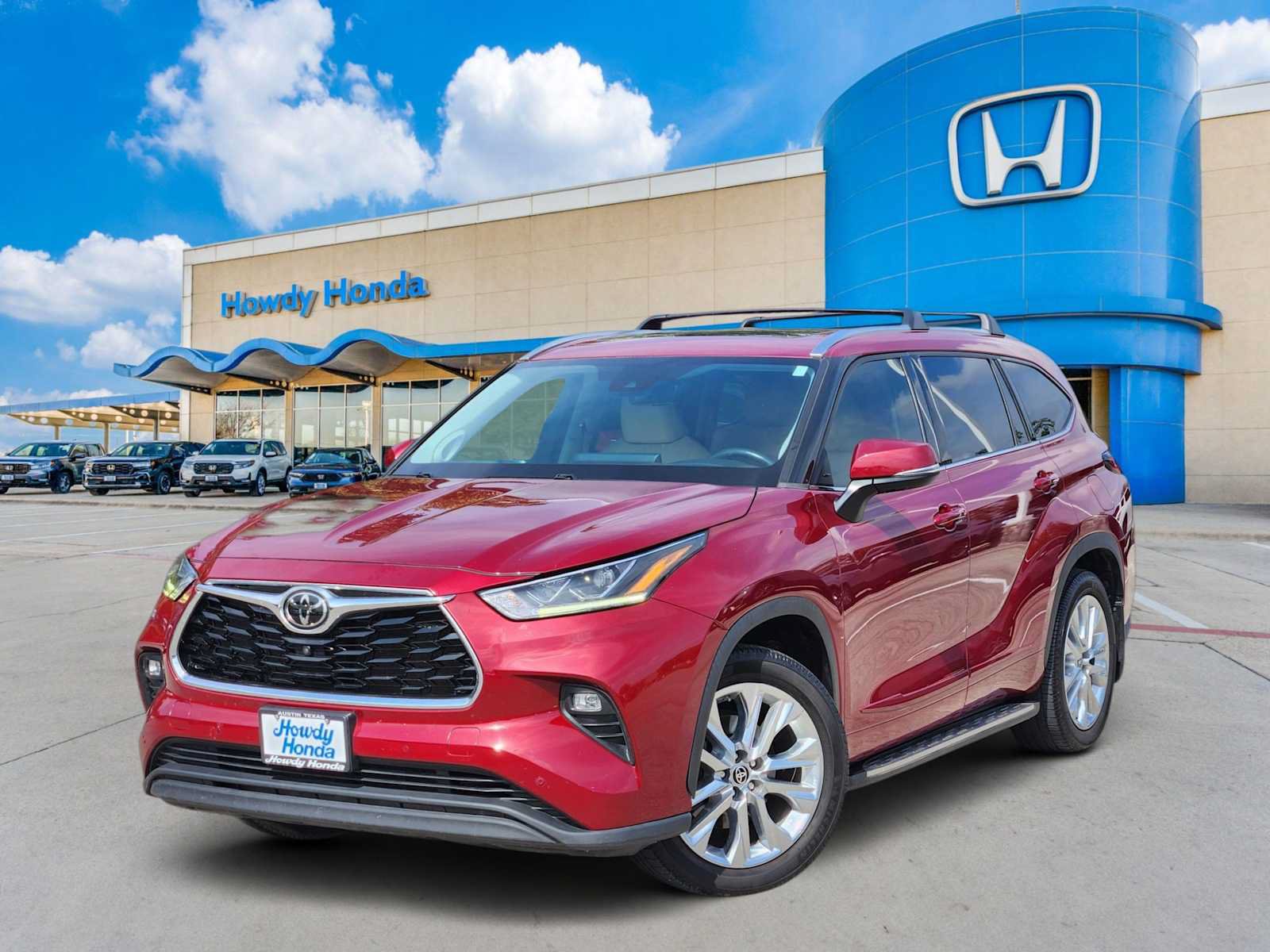 Used 2021 Toyota Highlander Limited FWD image 1