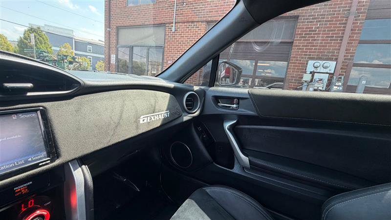 Used 2018 Toyota 86 RWD image 30