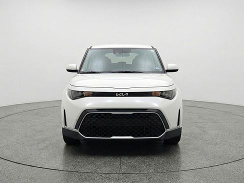 Used 2025 Kia Soul LX w/ LX Technology Package FWD image 2